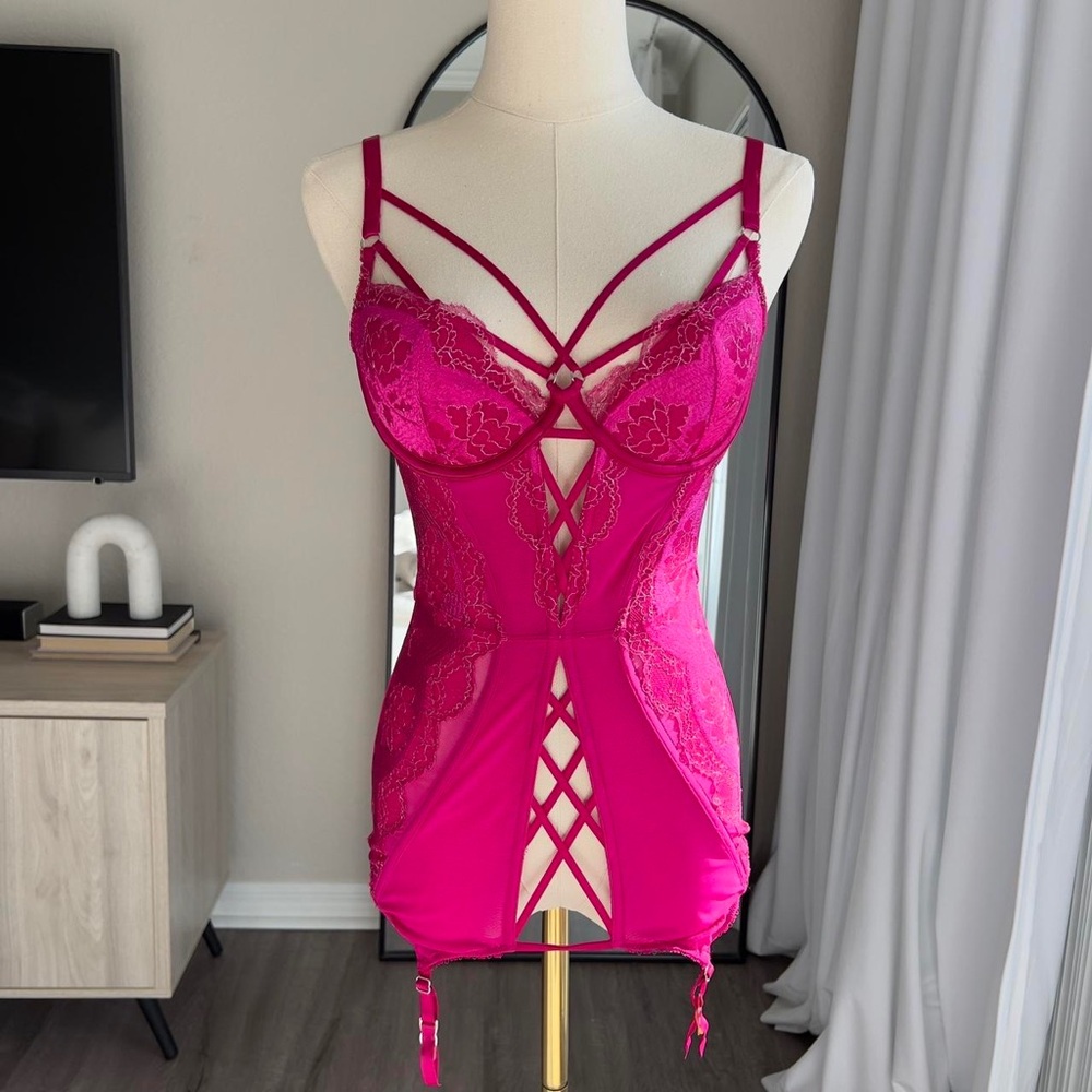 NEW Victoria’s Secret Very Sexy Hot Pink Metallic Lace Bra Corset Bustier | 34C
